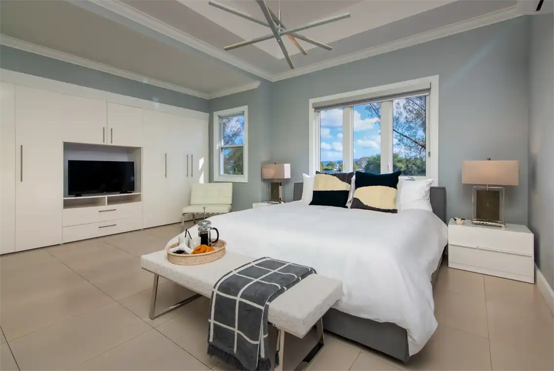 22 Freeport - Image 11