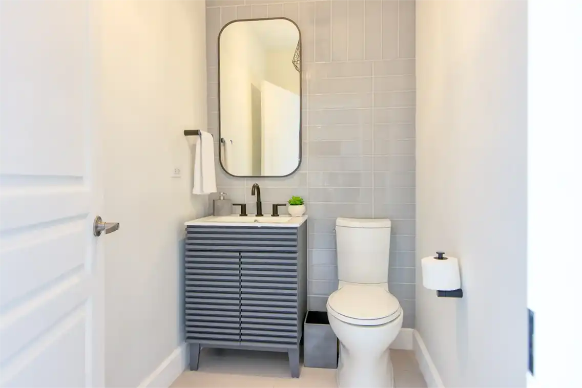 22 Freeport - Image 23